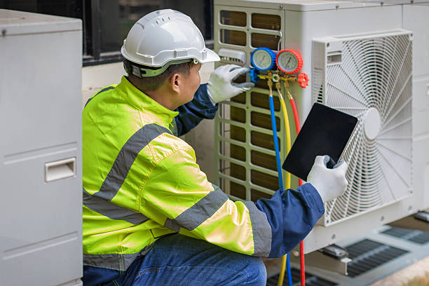 Professional Hvac technician working in Aurora, TX